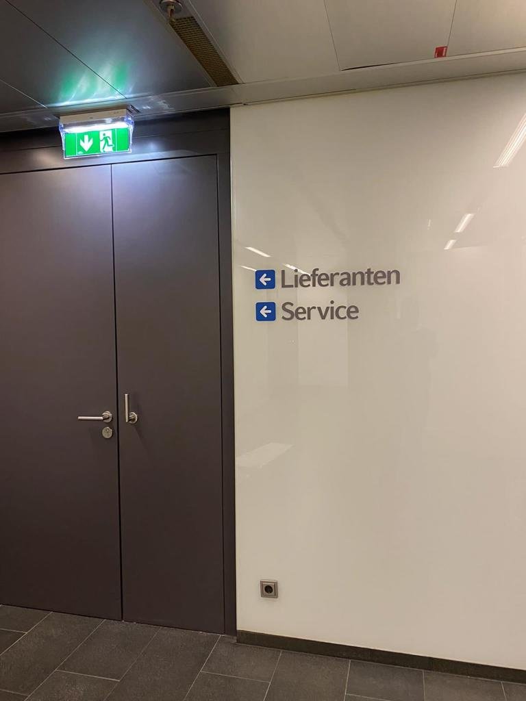 Büro Wandbeschilderung für Lieferanten und Service.