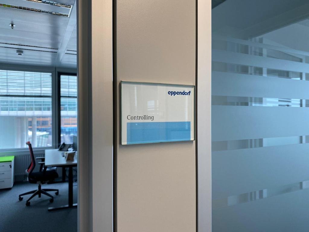 Büro Türschild „Controlling“ – moderne Raumbeschilderung für Unternehmen.