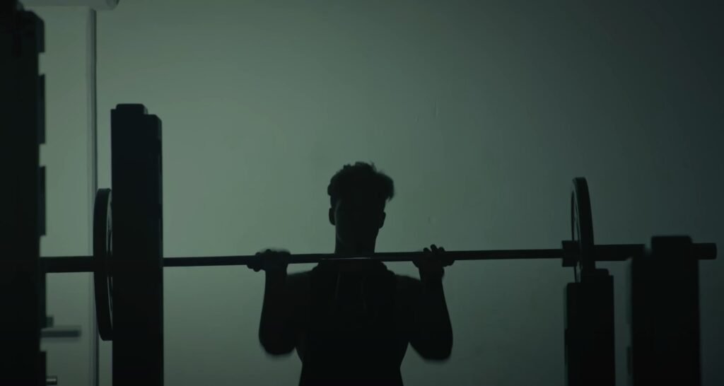 Imagefilm Frame – Sportler beim Krafttraining, Unternehmensfilm Stärke