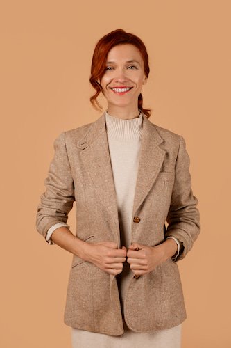 Mitarbeiterfotos: Business-Portraits vor Studiohintergrund – professioneller Look.