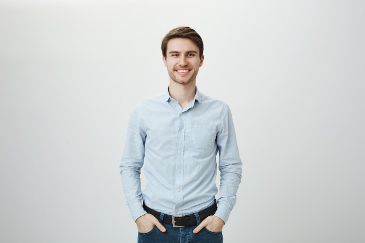 Mitarbeiterfotos: Business-Portraits vor Studiohintergrund – professioneller Look.