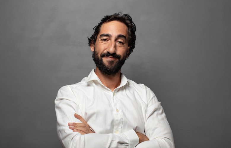 Mitarbeiterfotos: Business-Portraits vor Studiohintergrund – professioneller Look.